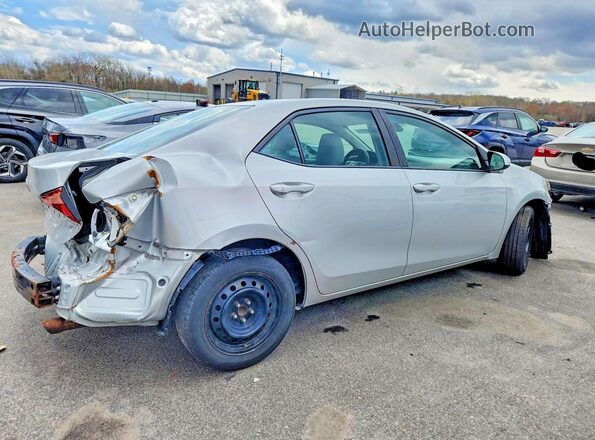 2T1BURHE4JC071047 2018 TOYOTA COROLLA Серебряный Задняя правая четверть