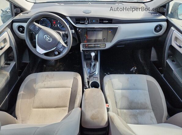 2T1BURHE4JC071047 2018 TOYOTA COROLLA Серебряный 