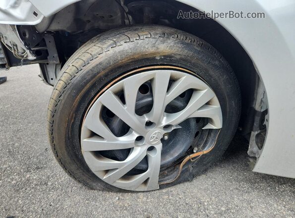 2T1BURHE4JC071047 2018 TOYOTA COROLLA Серебряный Панорамный вид салона 360°