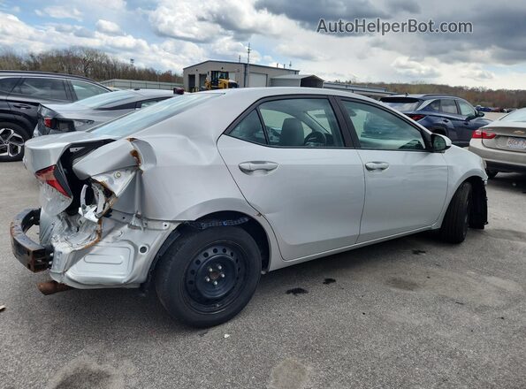 2T1BURHE4JC071047 2018 TOYOTA COROLLA Серебряный 