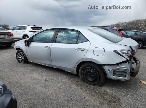2T1BURHE4JC071047 2018 TOYOTA COROLLA Серебряный 