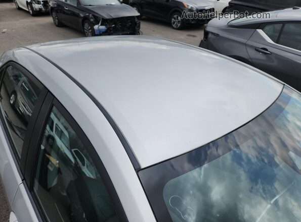 2T1BURHE4JC071047 2018 TOYOTA COROLLA Серебряный 