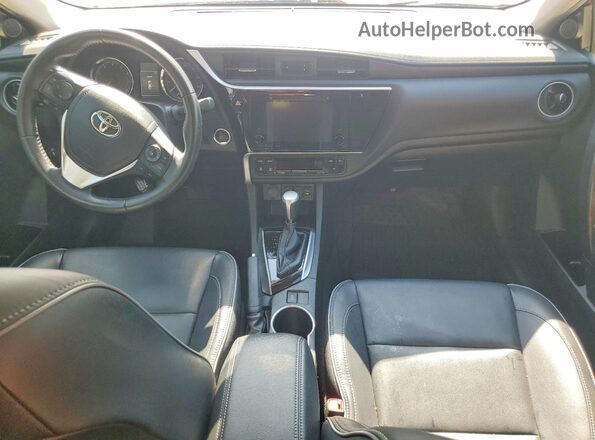 2T1BURHE4JC114995 2018 TOYOTA COROLLA Красный Вид панели приборов