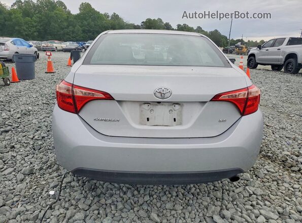 2T1BURHE4JC115192 2018 TOYOTA COROLLA Silver Widok z tyłu