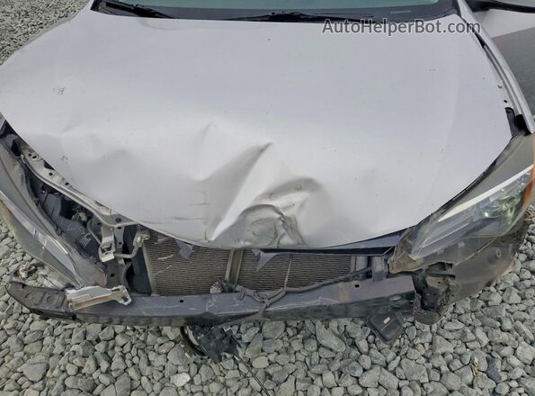 2T1BURHE4JC115192 2018 TOYOTA COROLLA Silver Widok wnętrza z tyłu