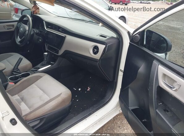 2T1BURHE4JC972273 2018 TOYOTA COROLLA White Front interior view