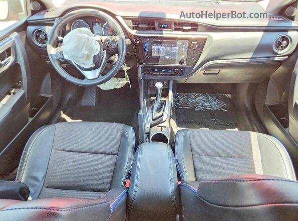 2T1BURHE5HC850029 2017 TOYOTA COROLLA Red Widok deski rozdzielczej