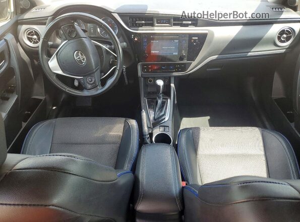 2T1BURHE5HC881782 2017 TOYOTA COROLLA Red Vista del salpicadero