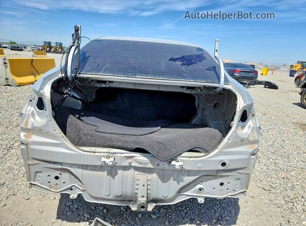 2T1BURHE5JC036727 2018 TOYOTA COROLLA Серебряный Вид сзади