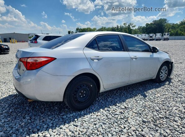 2T1BURHE5JC056377 2018 TOYOTA COROLLA Серебряный Задняя правая четверть