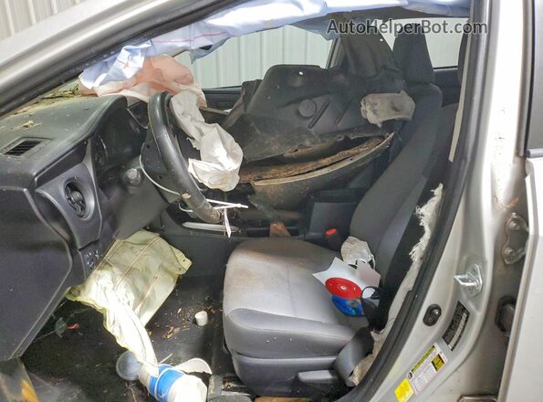 2T1BURHE5JC058467 2018 TOYOTA COROLLA Серебряный Вид салона спереди