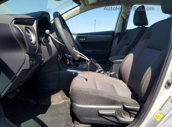 2T1BURHE5JC102161 2018 TOYOTA COROLLA Silver Front interior view
