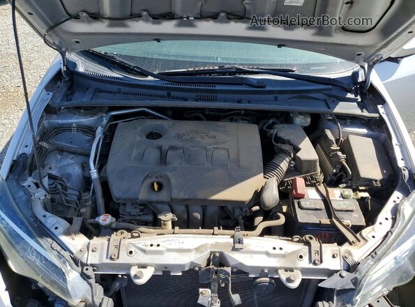 2T1BURHE5JC102161 2018 TOYOTA COROLLA Silver Rear interior view