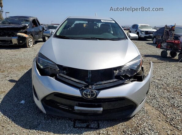 2T1BURHE5JC102161 2018 TOYOTA COROLLA Silver Front view