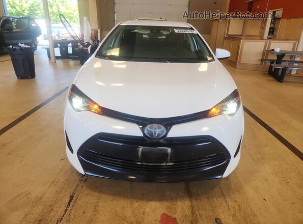 2T1BURHE5JC989583 2018 TOYOTA COROLLA White Front view
