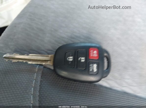 2T1BURHE6HC773400 2017 TOYOTA COROLLA Серый Вид панели приборов