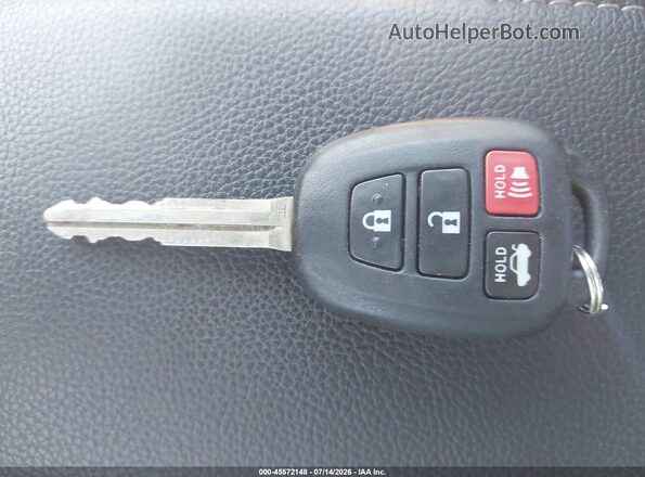 2T1BURHE6HC799415 2017 TOYOTA COROLLA Красный Вид панели приборов