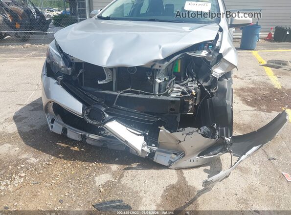 2T1BURHE6HC804239 2017 TOYOTA COROLLA Silver Widok z przodu