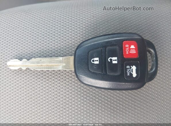 2T1BURHE6HC804239 2017 TOYOTA COROLLA Silver Widok deski rozdzielczej