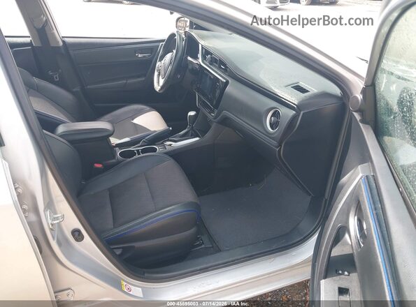 2T1BURHE6HC886599 2017 TOYOTA COROLLA Серебряный Вид салона спереди