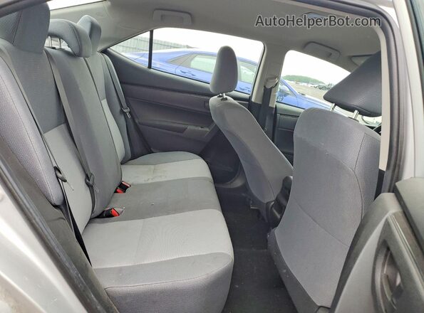 2T1BURHE6JC041385 2018 TOYOTA COROLLA Silver Widok tylnych siedzeń