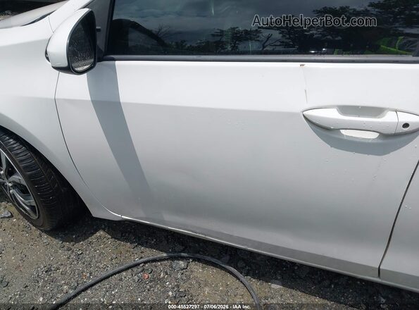 2T1BURHE6JC054721 2018 TOYOTA COROLLA White Widok z przodu