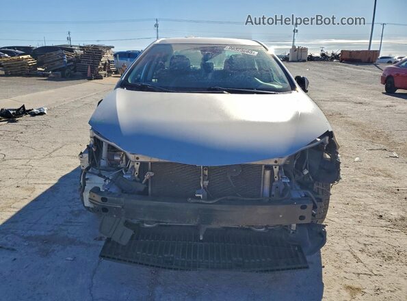 2T1BURHE6JC096399 2018 TOYOTA COROLLA Серебряный Вид спереди