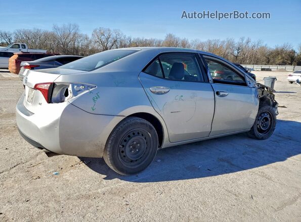 2T1BURHE6JC096399 2018 TOYOTA COROLLA Серебряный Задняя правая четверть