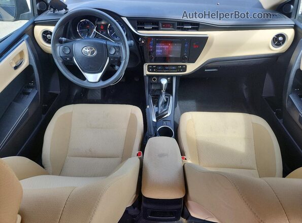2T1BURHE6JC105635 2018 TOYOTA COROLLA Blue Вид панелі приладів
