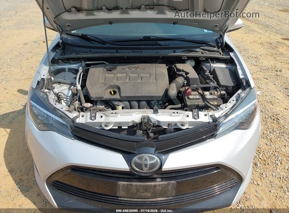 2T1BURHE6JC113363 2018 TOYOTA COROLLA Silver Rear view