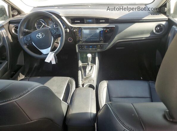 2T1BURHE7HC756556 2017 TOYOTA COROLLA Серебряный Вид панели приборов