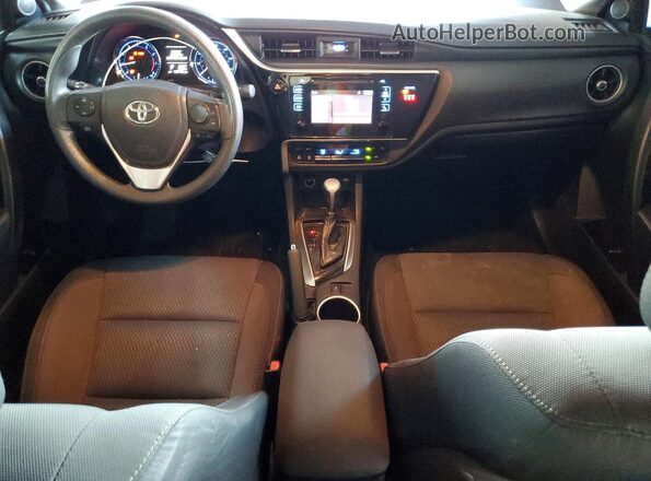 2T1BURHE7JC052380 2018 TOYOTA COROLLA Red Widok deski rozdzielczej