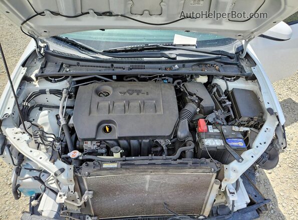 2T1BURHE7JC069731 2018 TOYOTA COROLLA White Rear interior view