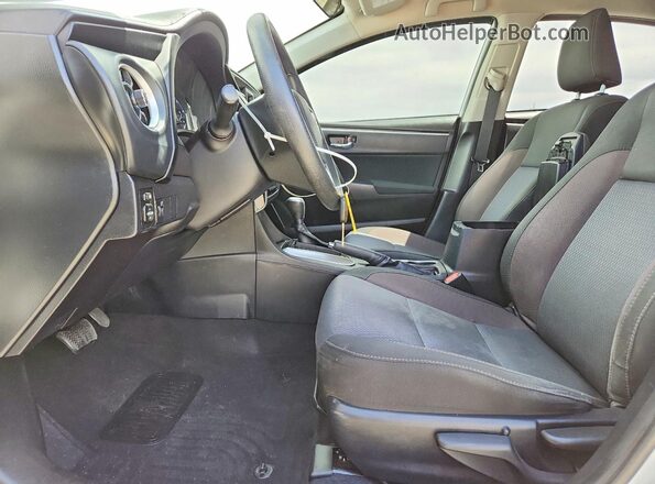 2T1BURHE7JC069731 2018 TOYOTA COROLLA White Front interior view