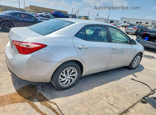 2T1BURHE7JC981131 2018 TOYOTA COROLLA Silver Tył prawy