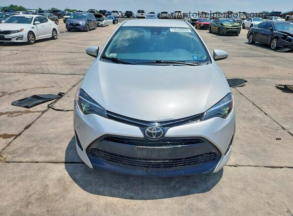 2T1BURHE7JC981131 2018 TOYOTA COROLLA Silver Widok z przodu