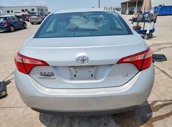 2T1BURHE7JC981131 2018 TOYOTA COROLLA Silver Widok z tyłu