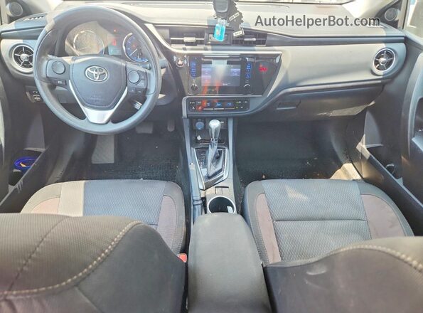 2T1BURHE7JC981131 2018 TOYOTA COROLLA Silver Widok deski rozdzielczej