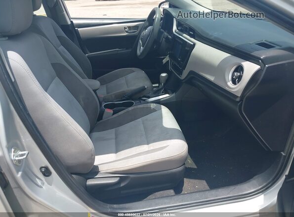 2T1BURHE7JC996163 2018 TOYOTA COROLLA Silver Вид салону спереду