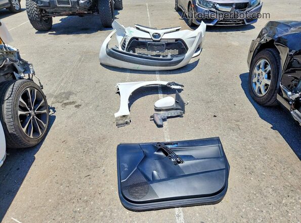 2T1BURHE7KC125667 2019 TOYOTA COROLLA White Vista del compartimento del motor