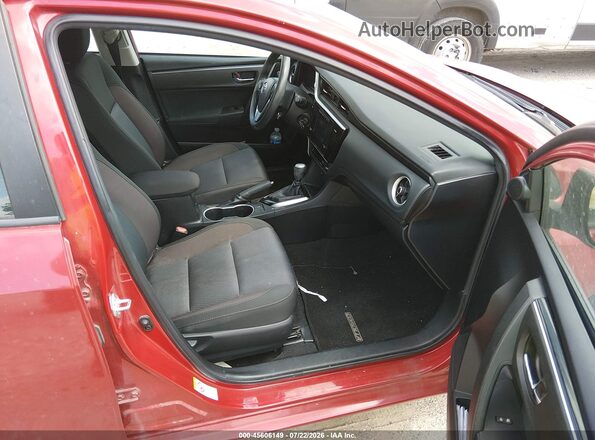 2T1BURHE8HC788867 2017 TOYOTA COROLLA Красный Вид салона спереди