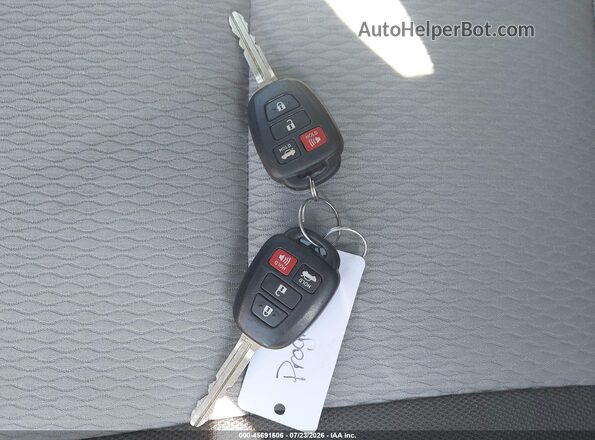 2T1BURHE8HC894493 2017 TOYOTA COROLLA Blue Вид панелі приладів