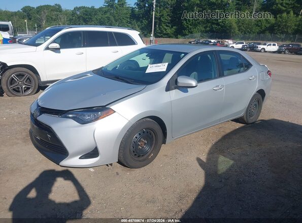 2T1BURHE8JC024796 2018 TOYOTA COROLLA Silver Vista tres cuartos delantera izquierda