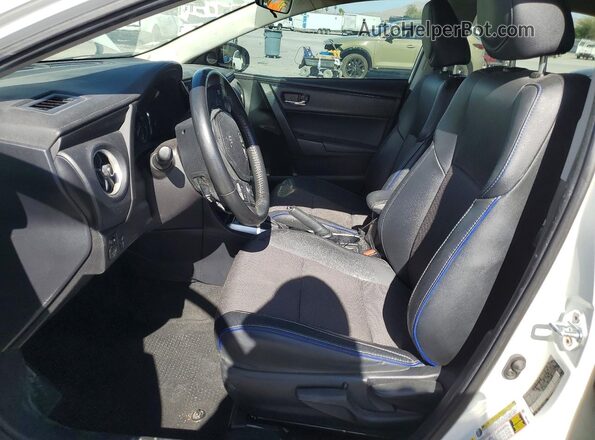 2T1BURHE9HC854827 2017 TOYOTA COROLLA Белый Вид салона спереди