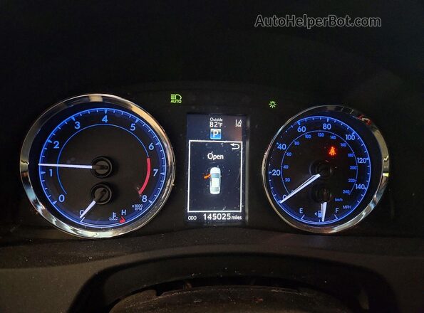 2T1BURHE9JC026055 2018 TOYOTA COROLLA Red Widok zestawu wskaźników
