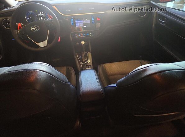 2T1BURHE9JC026055 2018 TOYOTA COROLLA Red Widok deski rozdzielczej