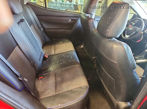 2T1BURHE9JC026055 2018 TOYOTA COROLLA Red Widok tylnych siedzeń
