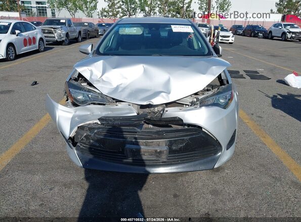 2T1BURHE9JC037783 2018 TOYOTA COROLLA Silver Widok zestawu wskaźników
