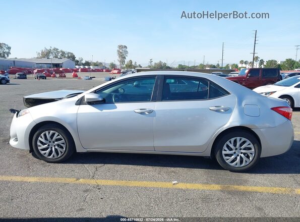 2T1BURHE9JC037783 2018 TOYOTA COROLLA Silver Widok wnętrza 360 stopni