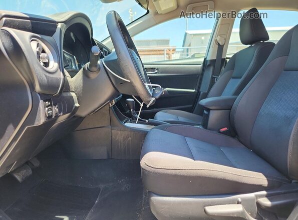 2T1BURHE9JC050520 2018 TOYOTA COROLLA Silver Front interior view